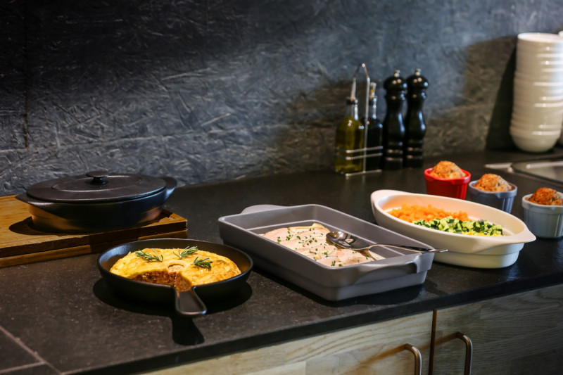 Plat ovale noir porcelaine vitrifiée 37x21 cm Chefs Fusion Rak